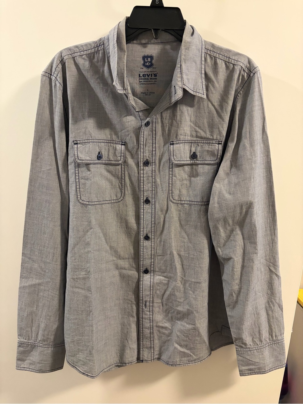 ❤️‍🔥BOGO FREE NWOT Levi's Light Gray Casual Button-Up Shirt
